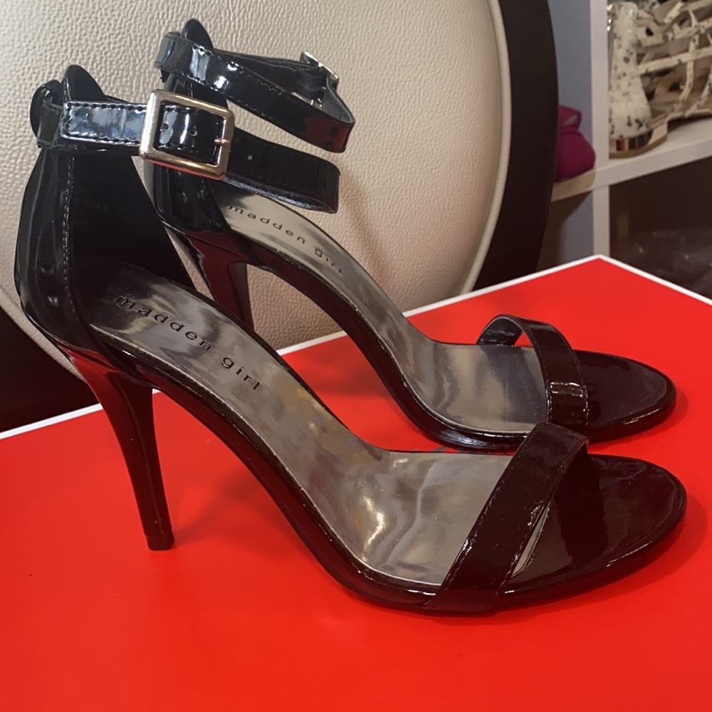 Madden Girl brand new high Heel Sandals beautiful.